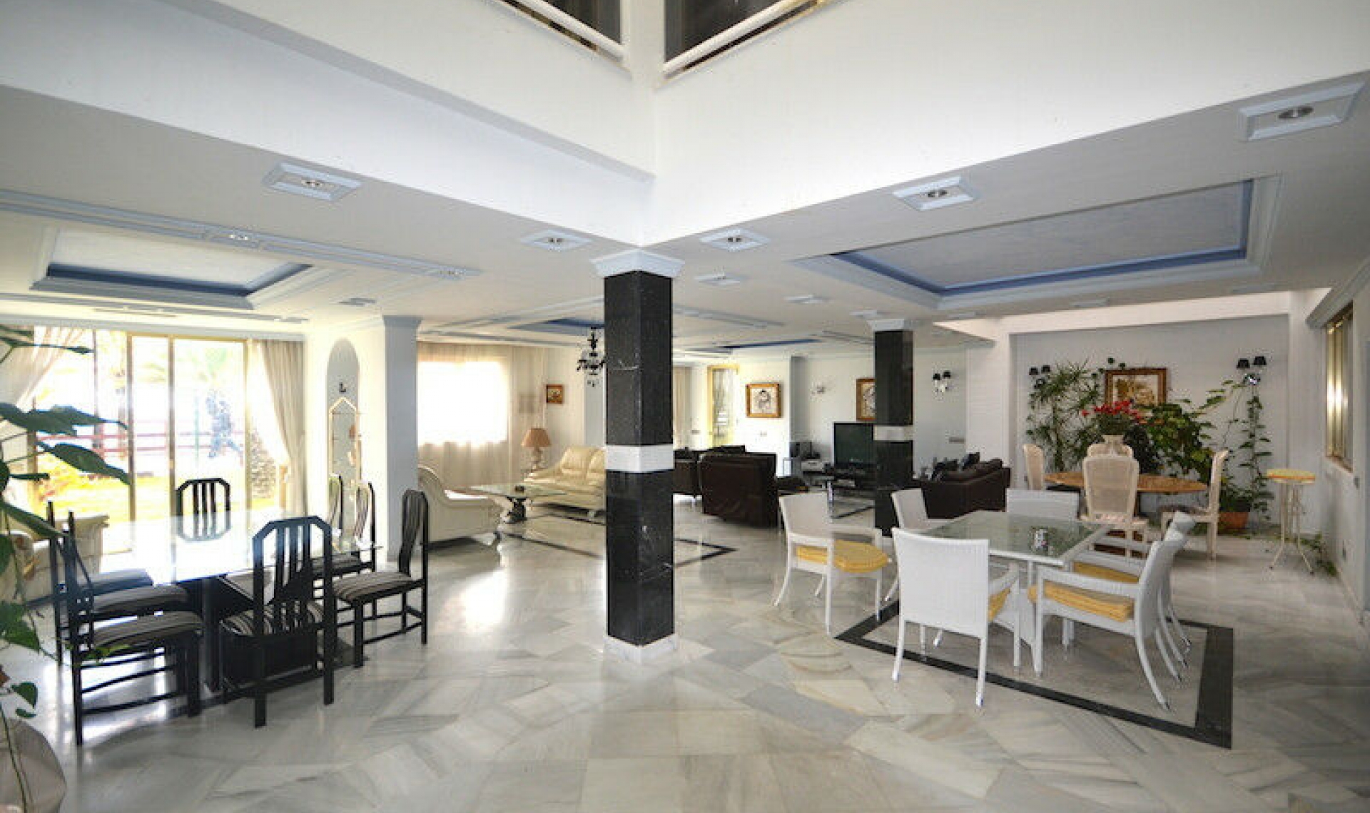 Resale - Apartment -
Puerto Banús