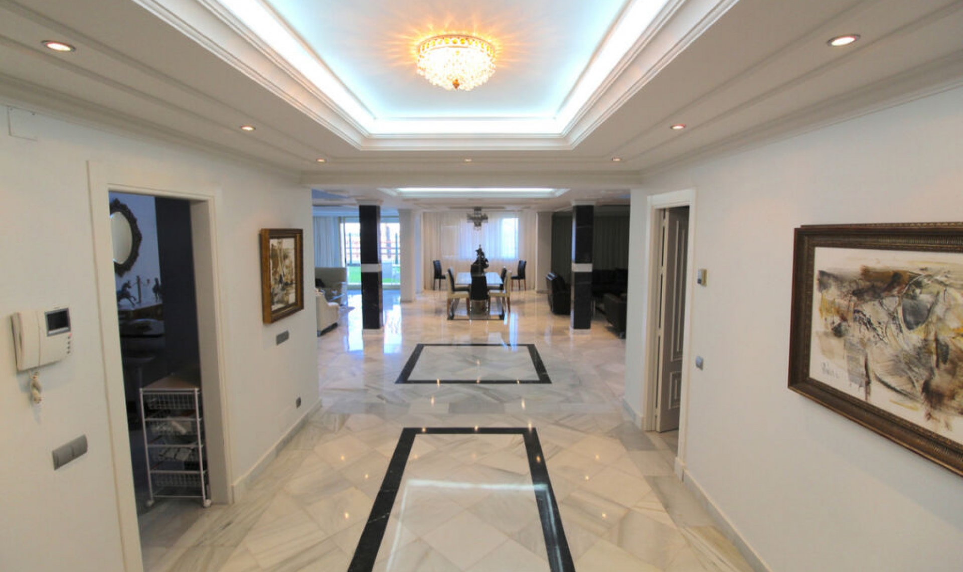 Resale - Apartment -
Puerto Banús