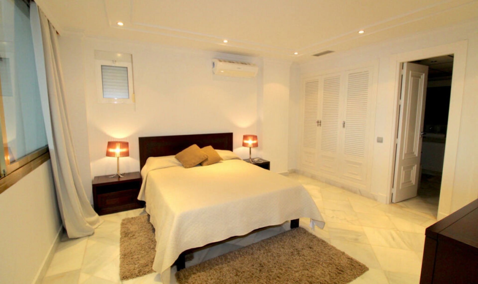 Resale - Apartment -
Puerto Banús