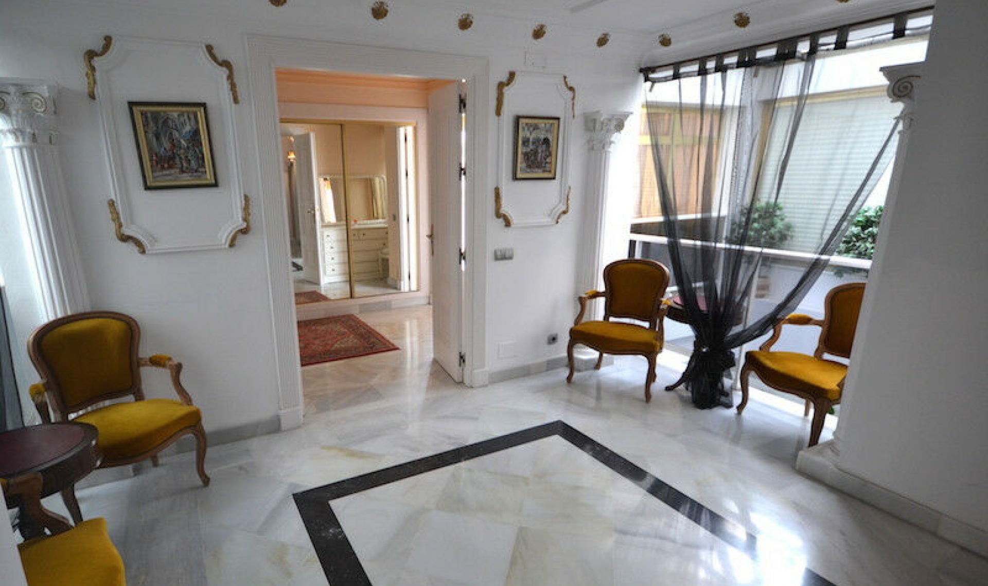 Resale - Apartment -
Puerto Banús