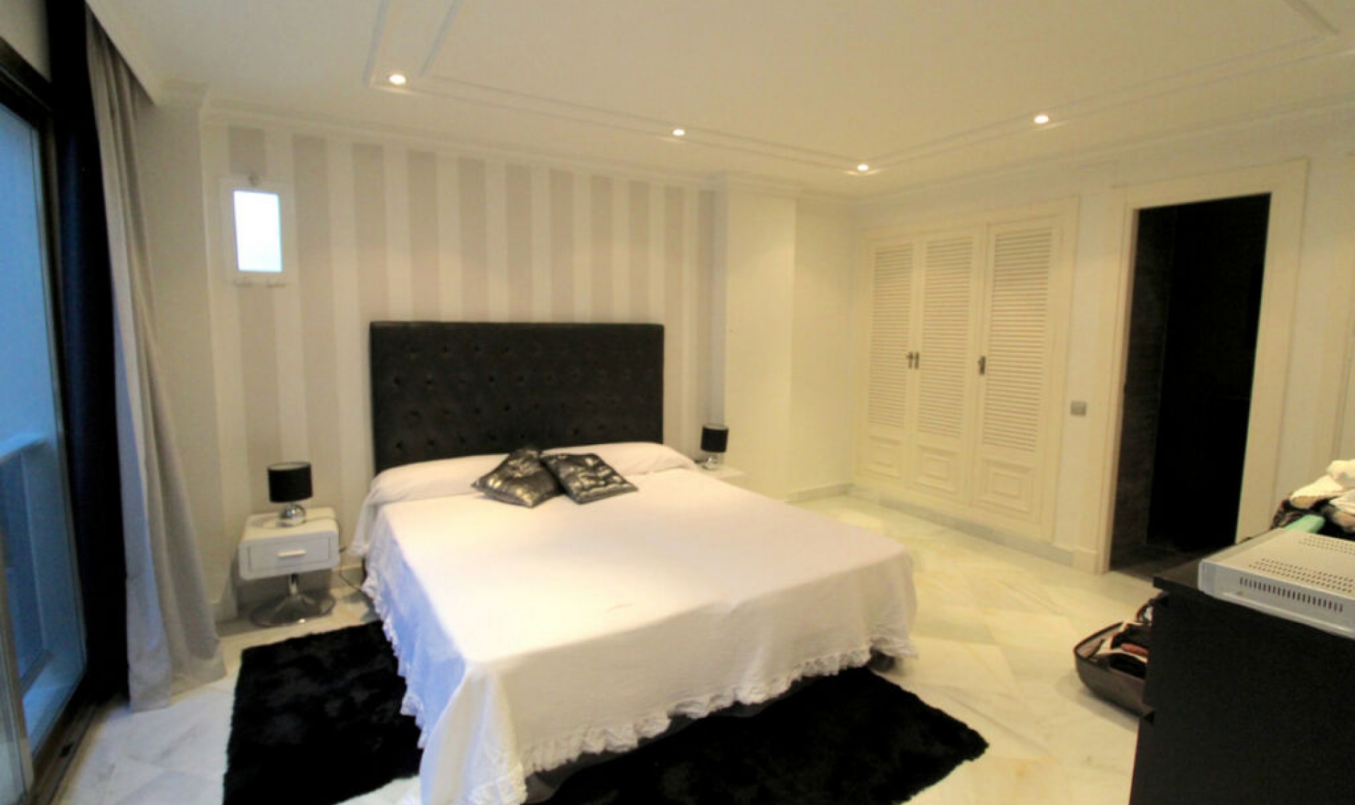 Resale - Apartment -
Puerto Banús