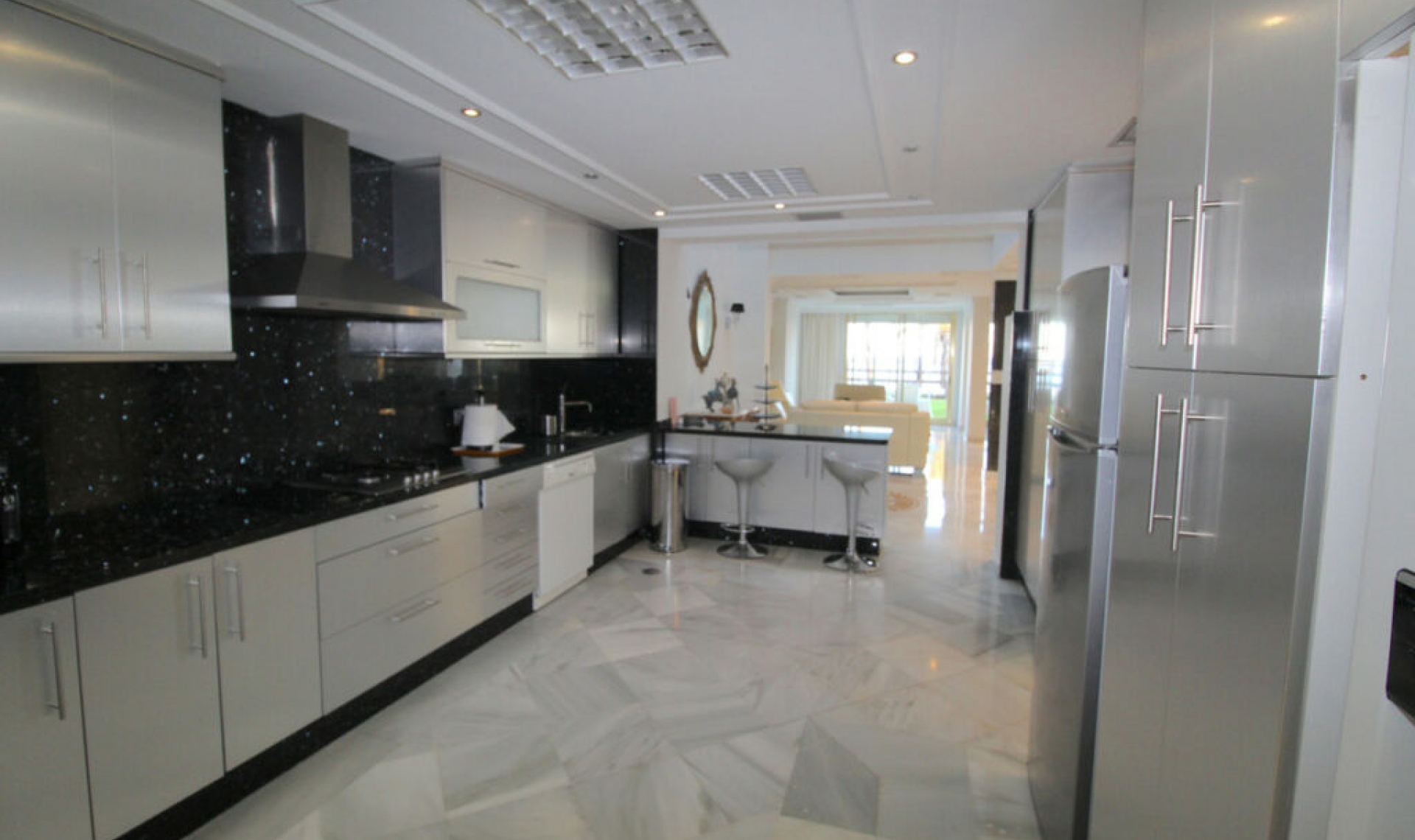 Resale - Apartment -
Puerto Banús