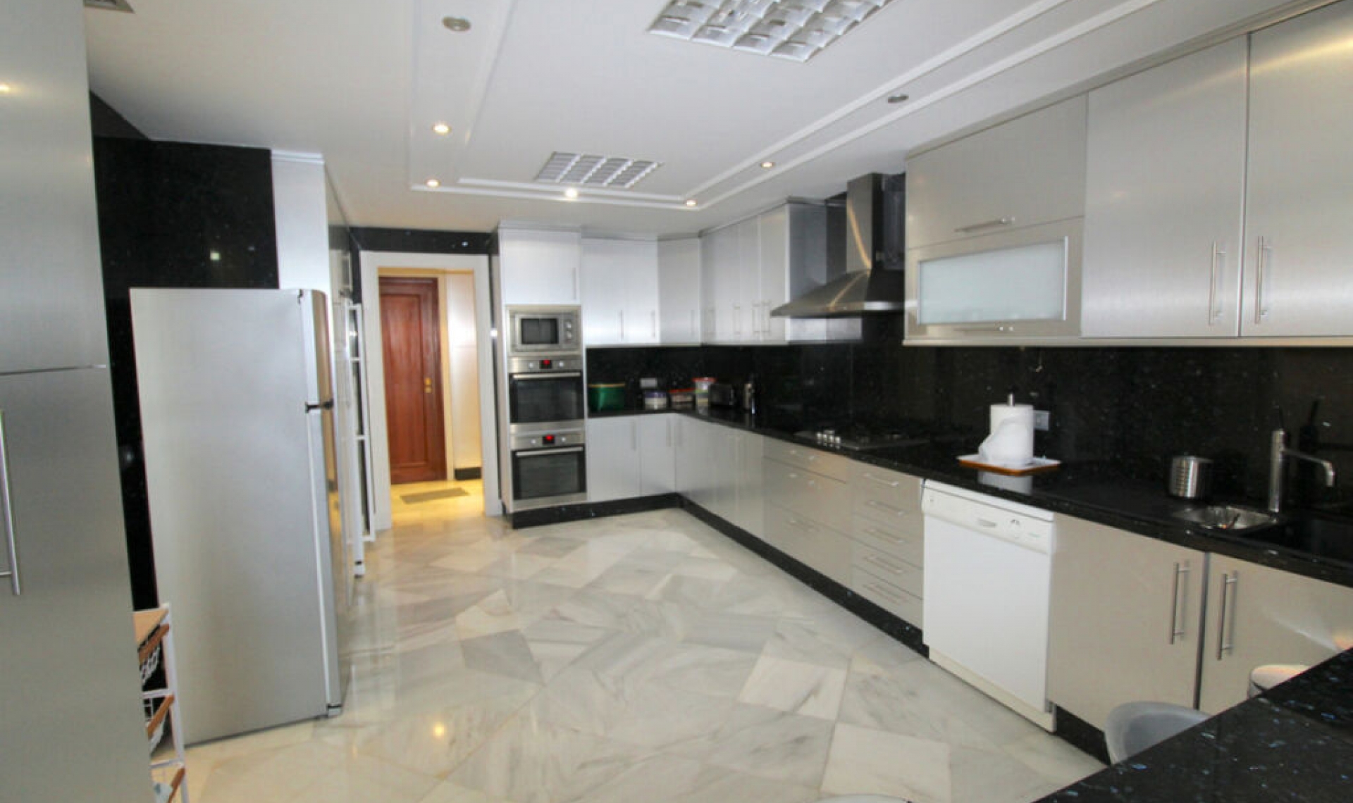 Resale - Apartment -
Puerto Banús