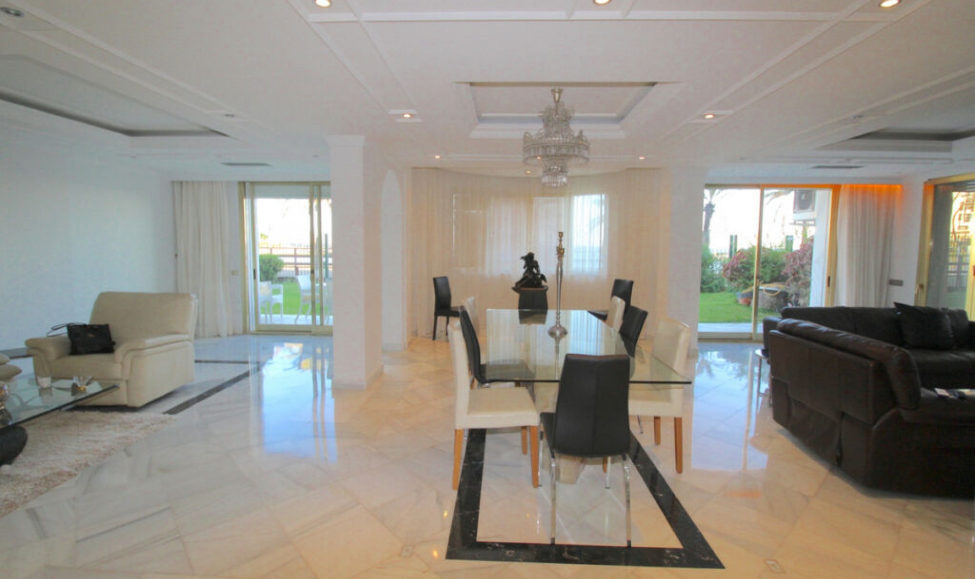 Resale - Apartment -
Puerto Banús