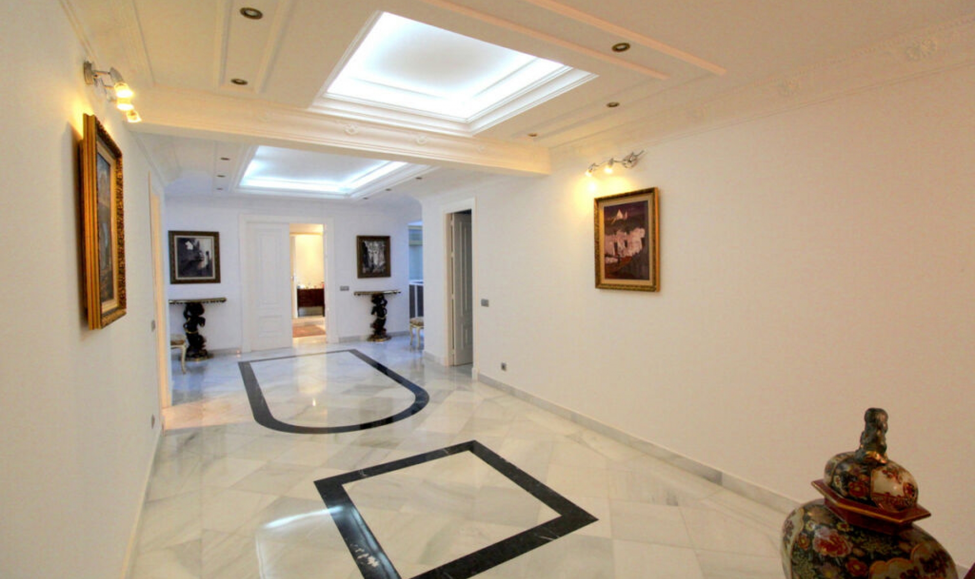 Resale - Apartment -
Puerto Banús