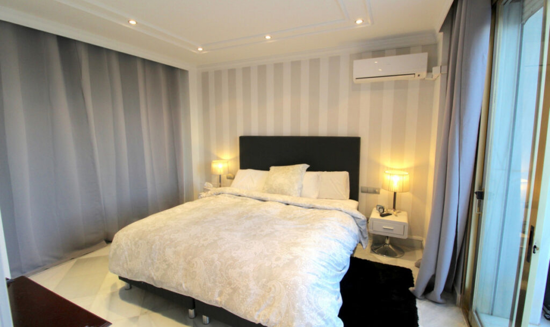 Resale - Apartment -
Puerto Banús