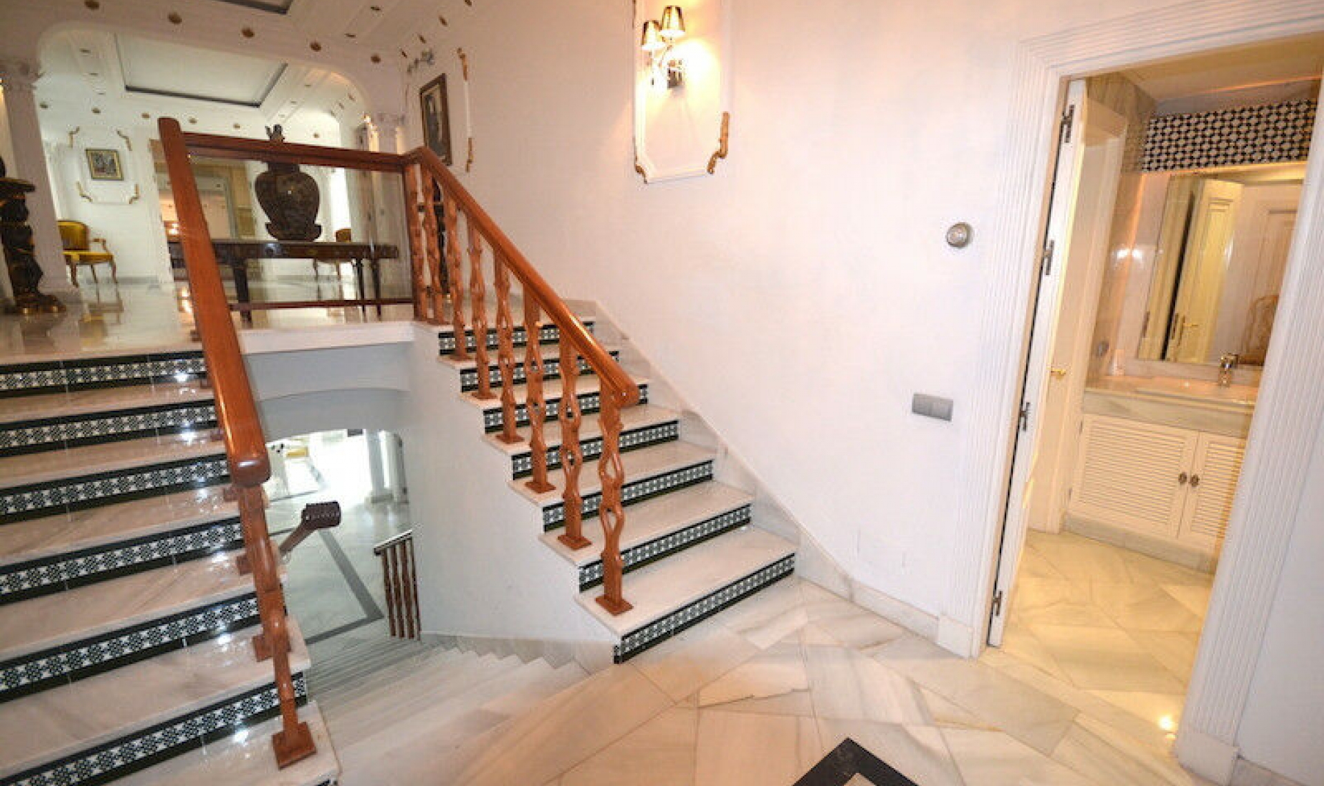 Resale - Apartment -
Puerto Banús