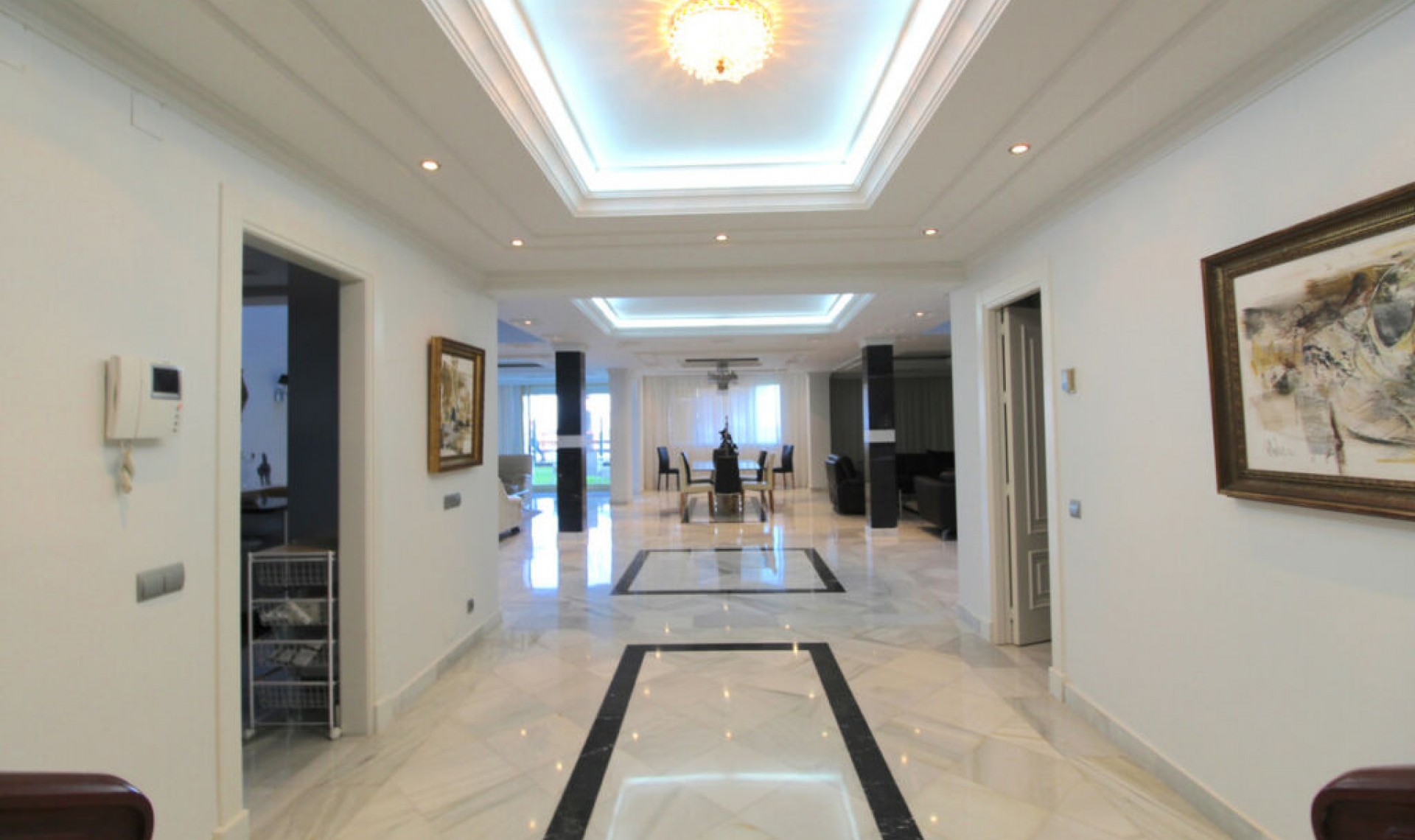 Resale - Apartment -
Puerto Banús