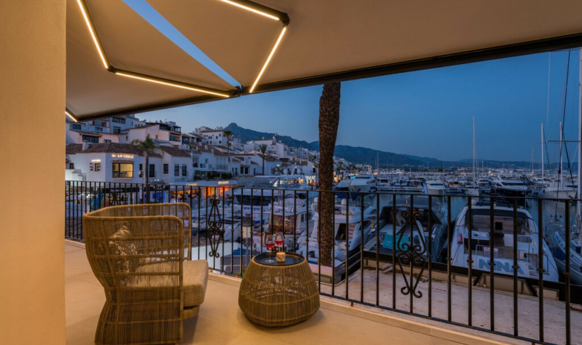 Resale - Apartment -
Puerto Banús
