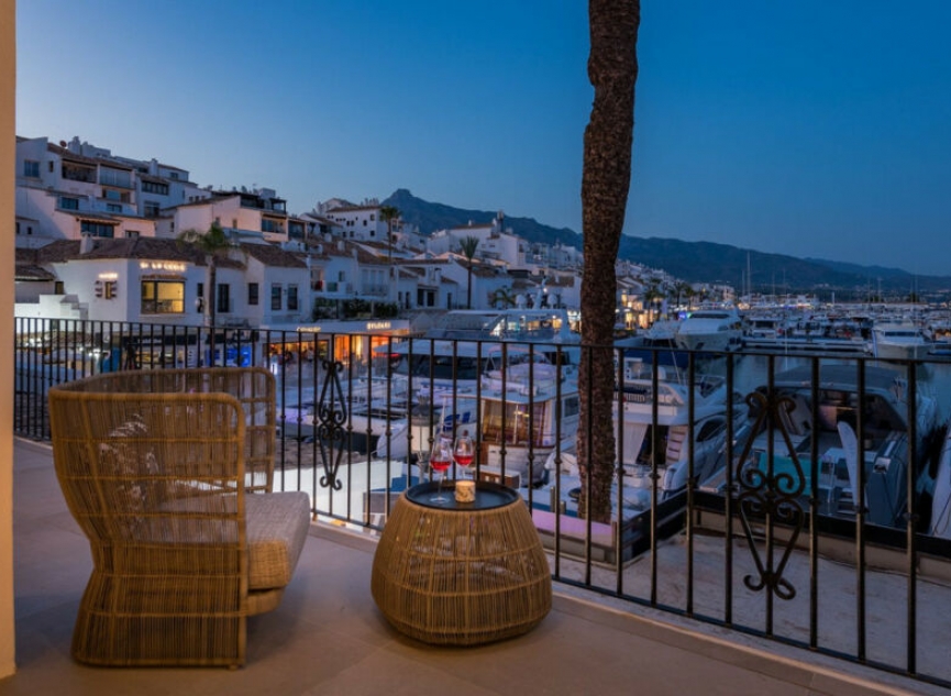 Resale - Apartment -
Puerto Banús
