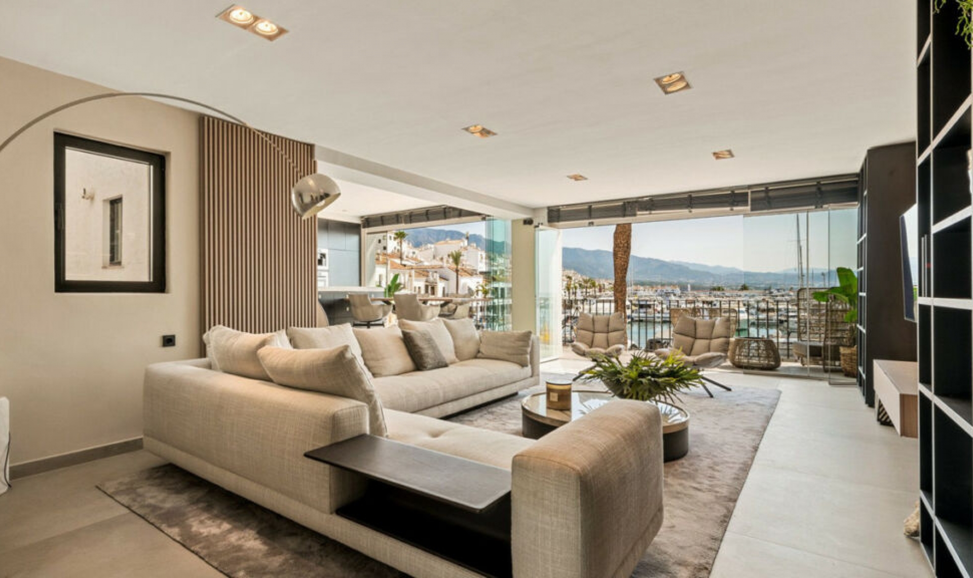 Resale - Apartment -
Puerto Banús
