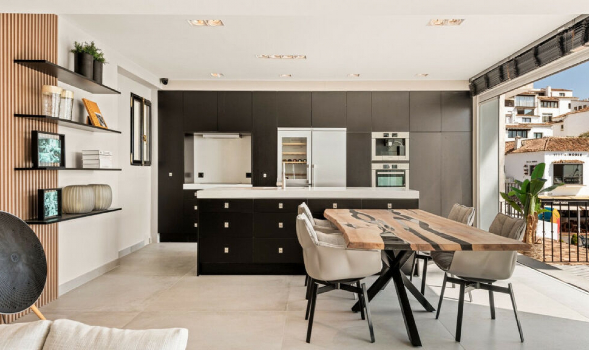 Resale - Apartment -
Puerto Banús