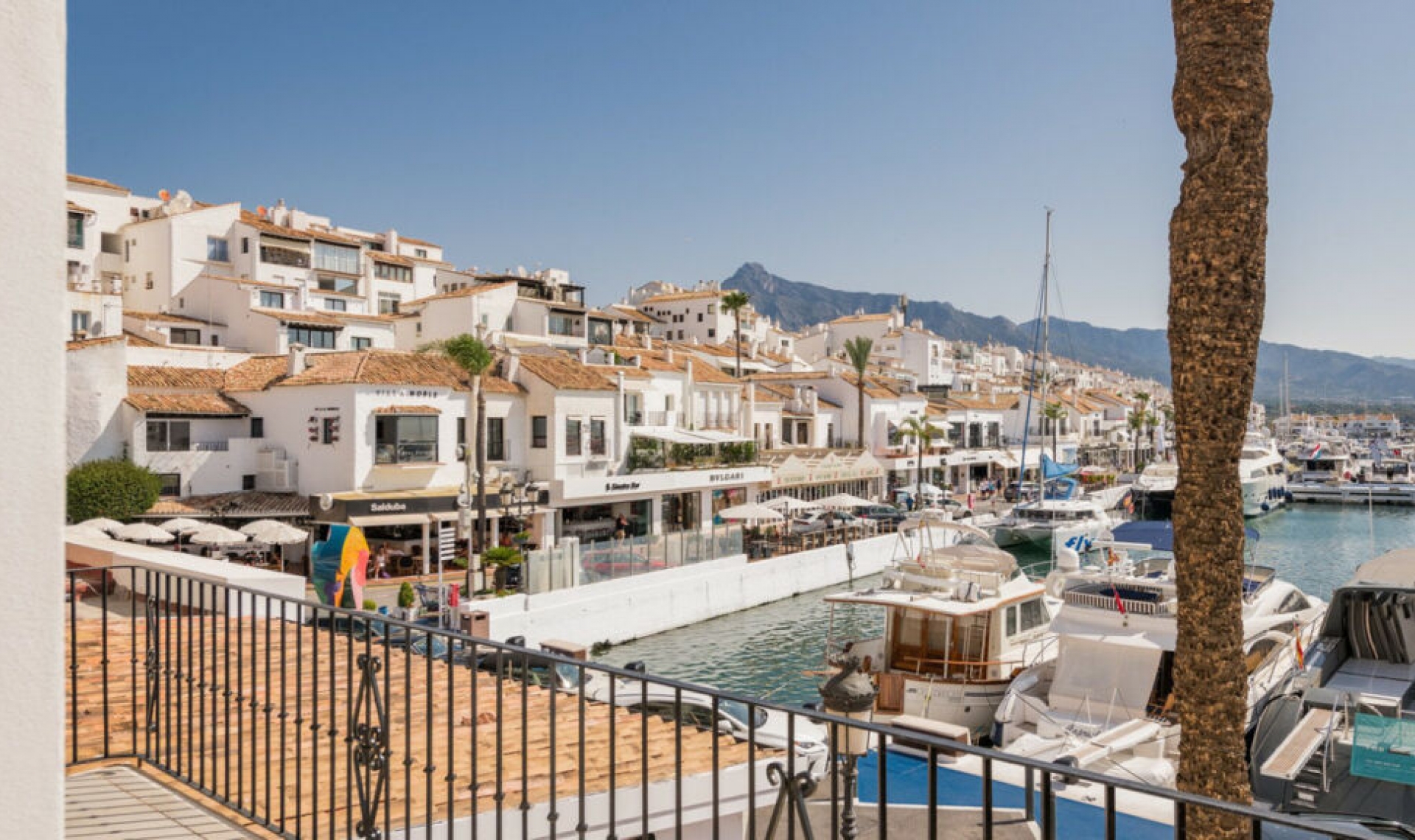 Resale - Apartment -
Puerto Banús