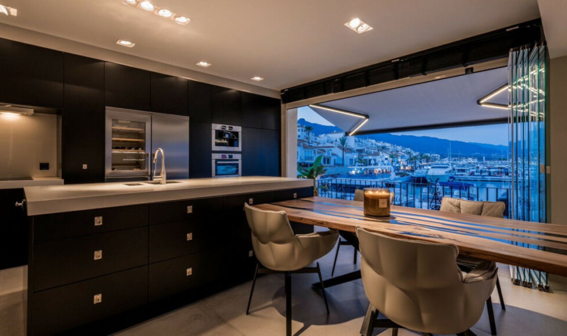 Resale - Apartment -
Puerto Banús