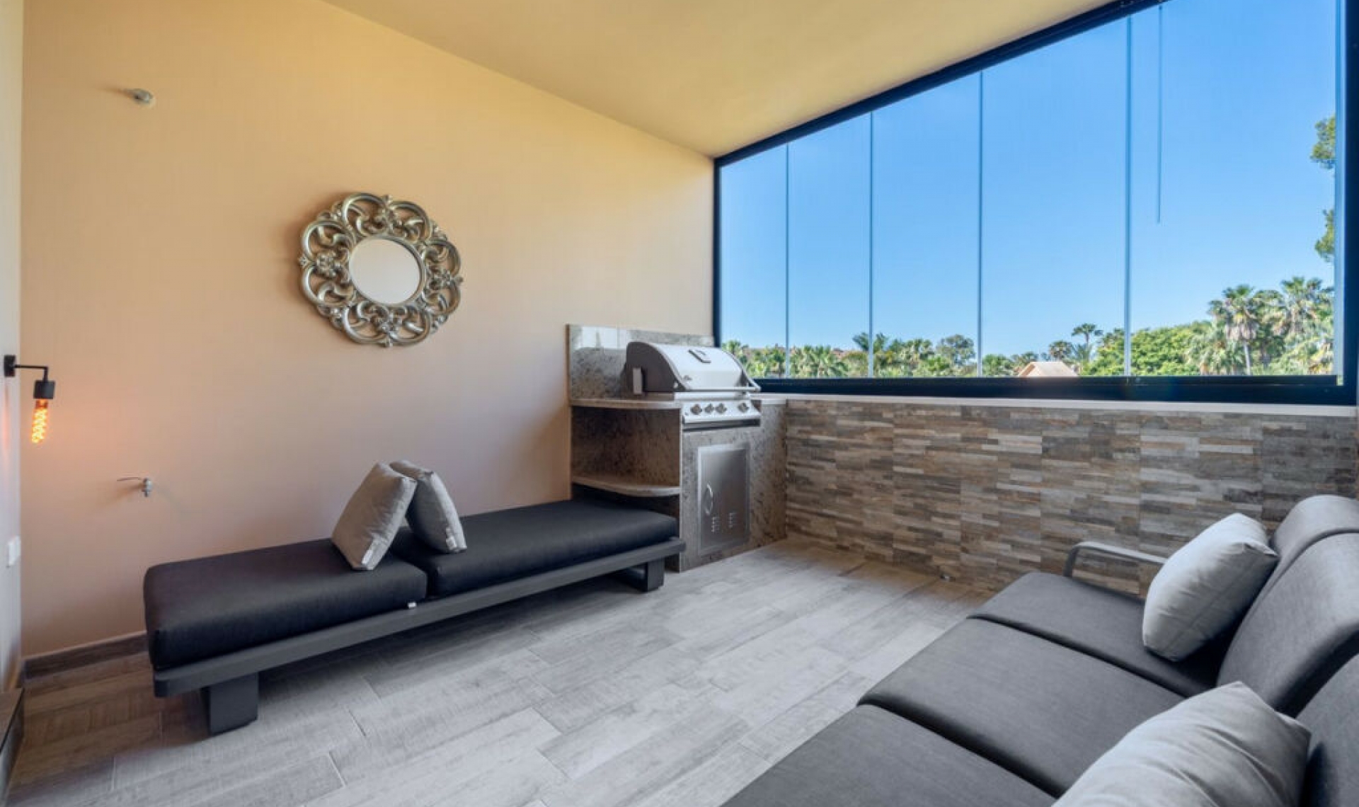 Resale - Apartment -
Puerto Banús