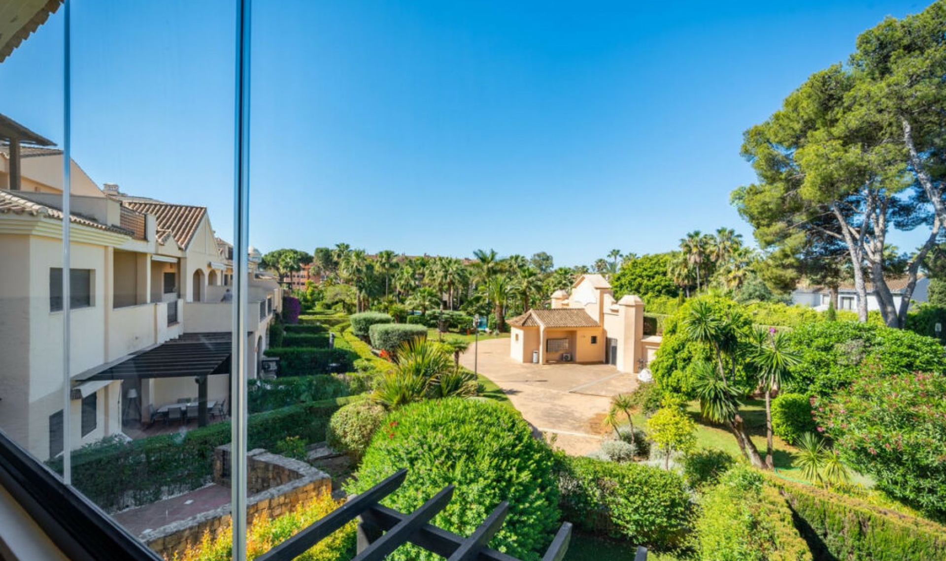 Resale - Apartment -
Puerto Banús