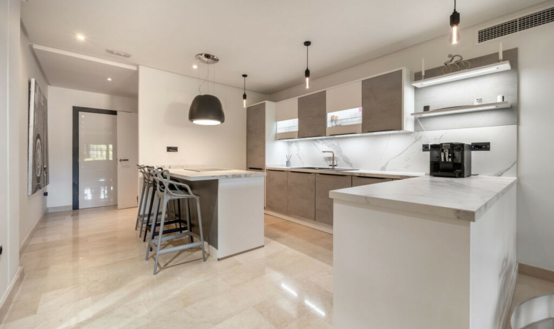 Resale - Apartment -
Puerto Banús