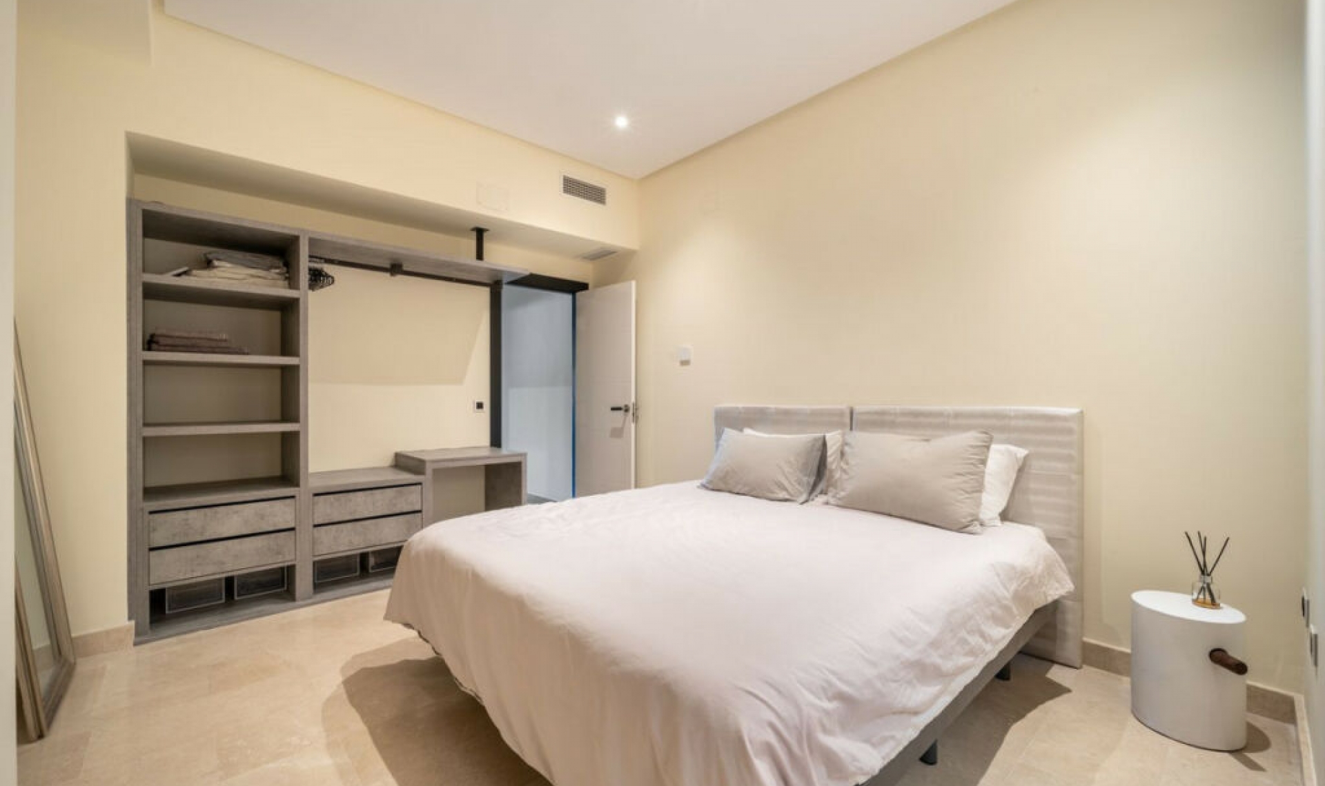 Resale - Apartment -
Puerto Banús