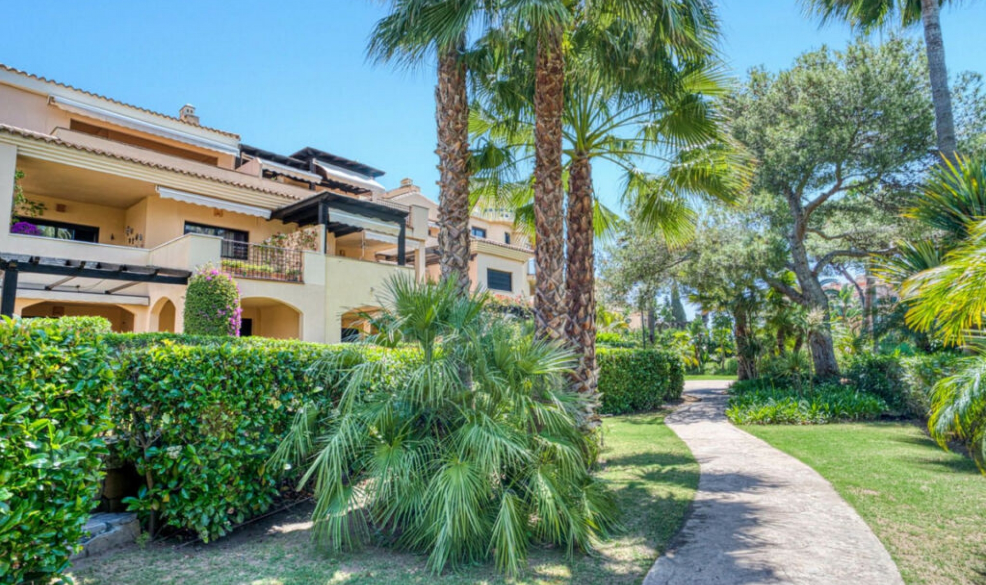 Resale - Apartment -
Puerto Banús