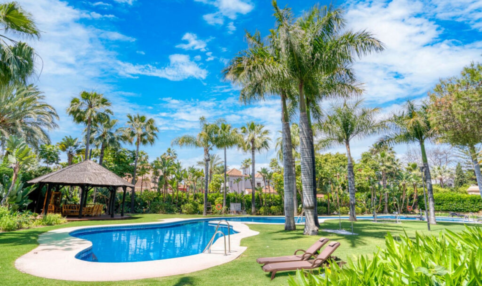 Resale - Apartment -
Puerto Banús