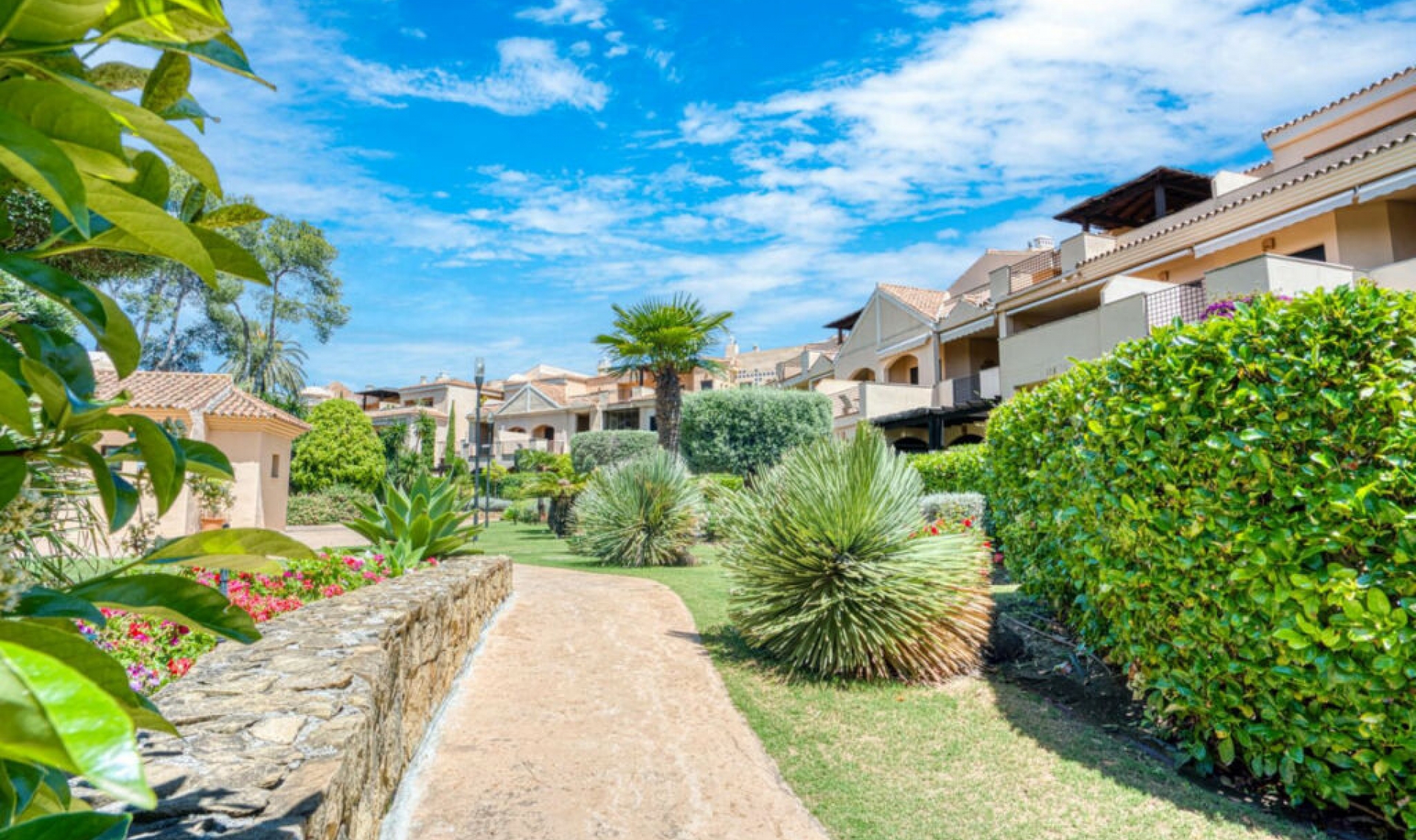 Resale - Apartment -
Puerto Banús