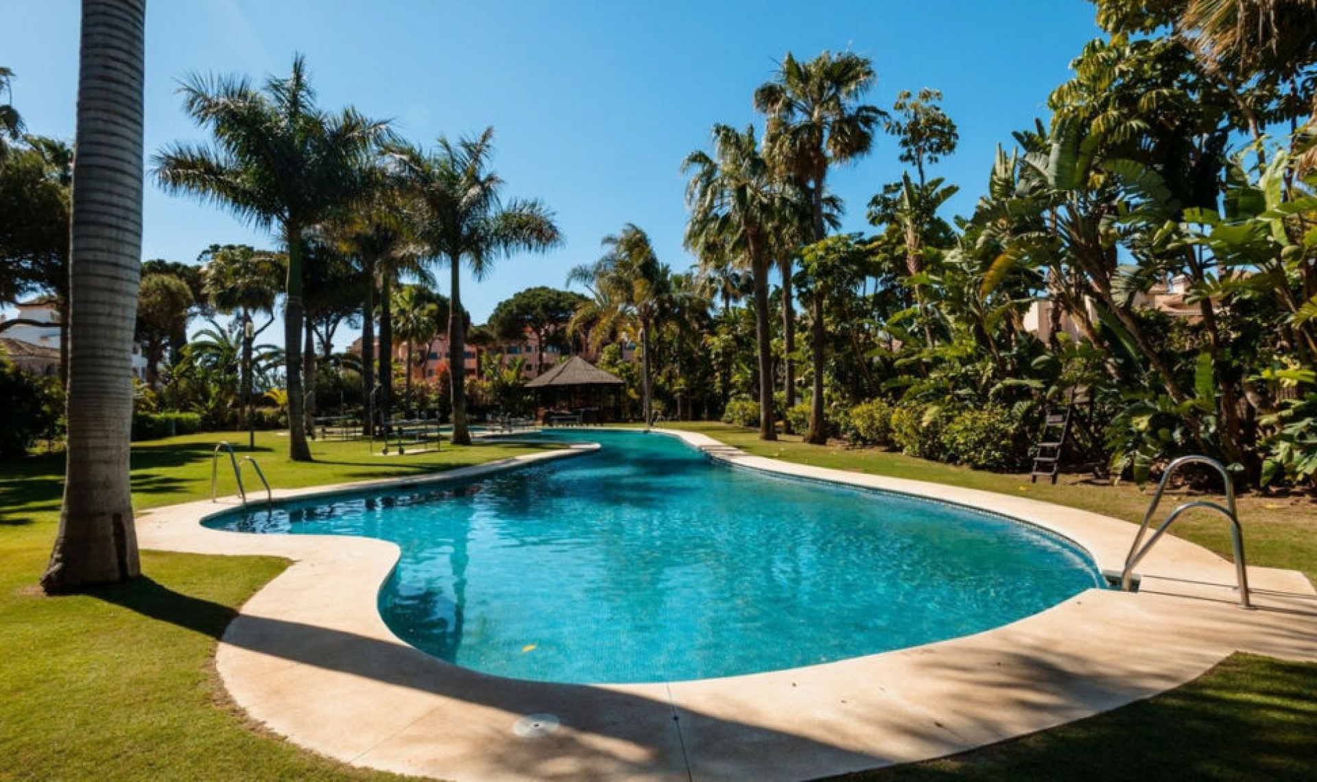 Resale - Apartment -
Puerto Banús