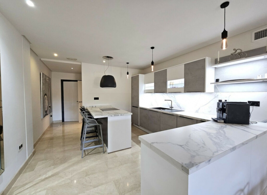 Resale - Apartment -
Puerto Banús