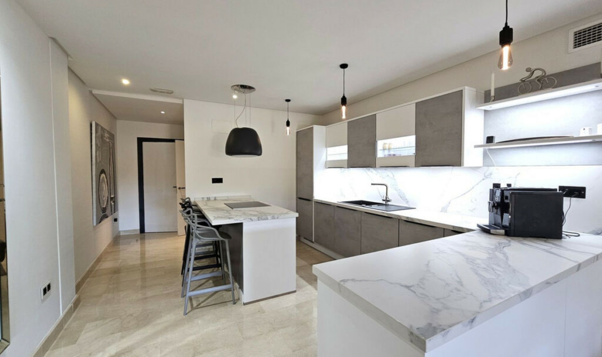 Resale - Apartment -
Puerto Banús