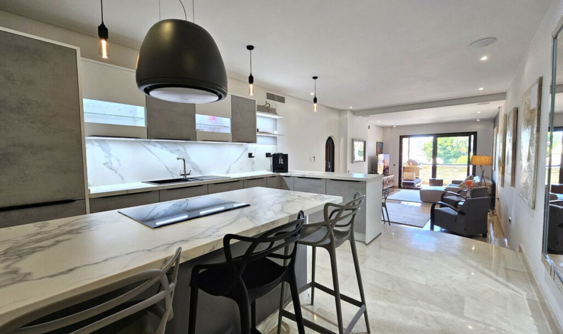 Resale - Apartment -
Puerto Banús