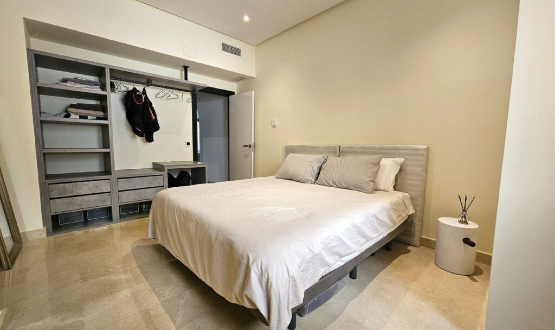Resale - Apartment -
Puerto Banús