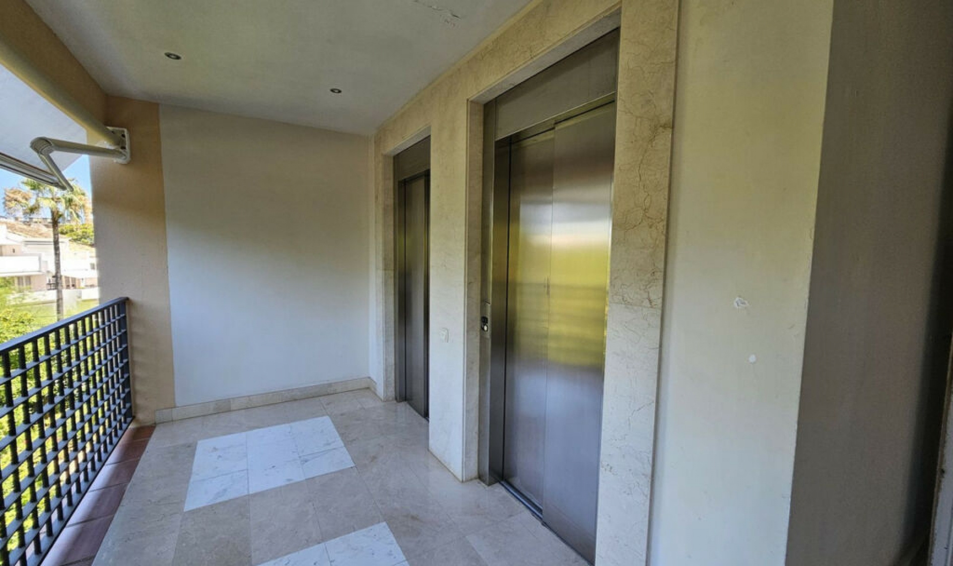 Resale - Apartment -
Puerto Banús