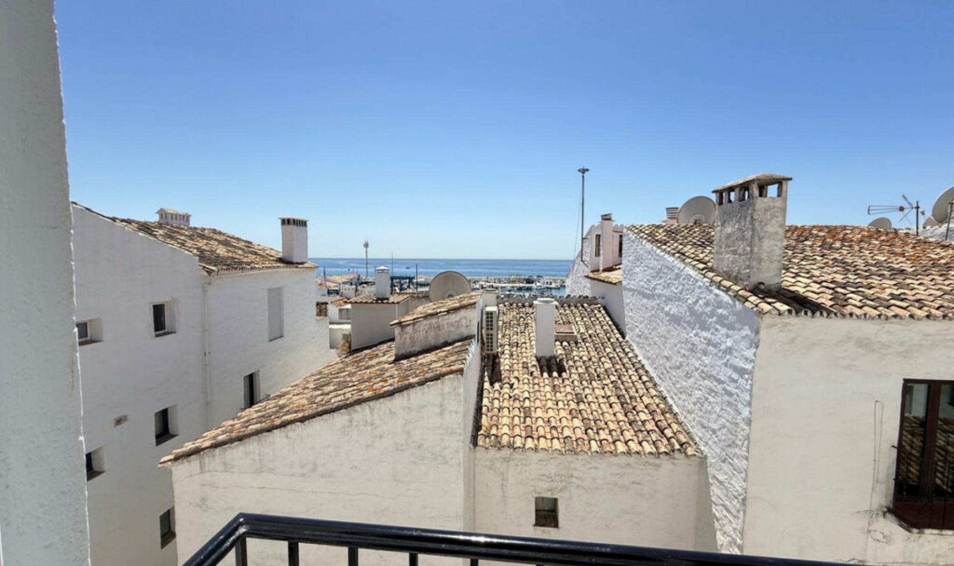 Resale - Apartment -
Puerto Banús