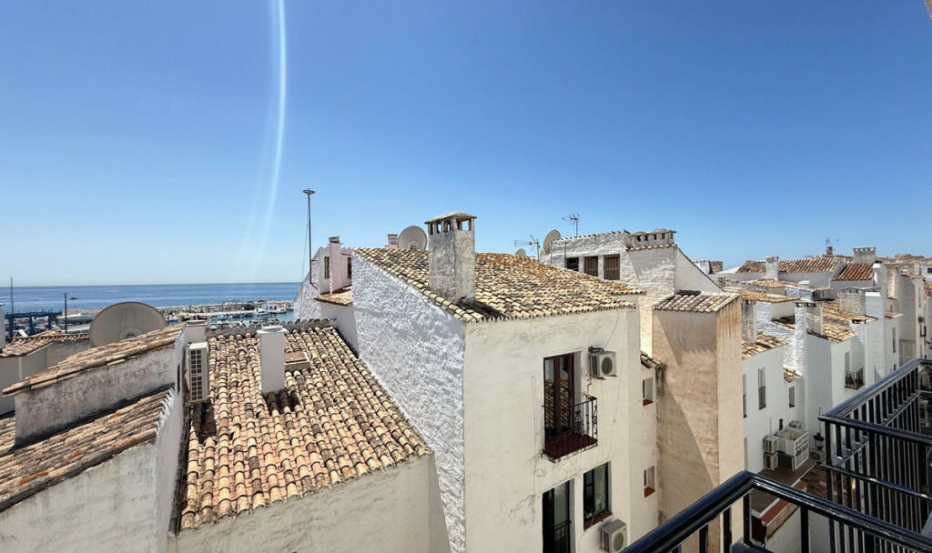 Resale - Apartment -
Puerto Banús