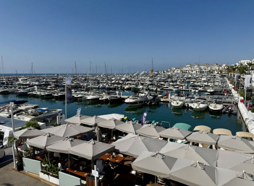 Resale - Apartment -
Puerto Banús