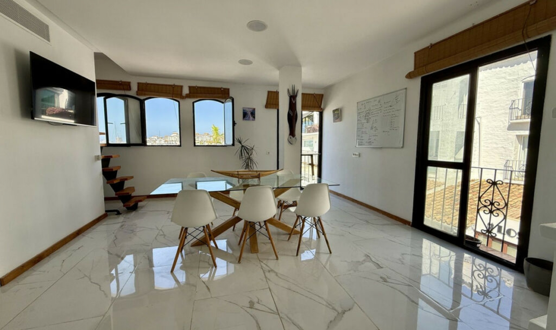 Resale - Apartment -
Puerto Banús