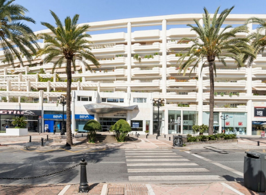 Resale - Apartment -
Puerto Banús