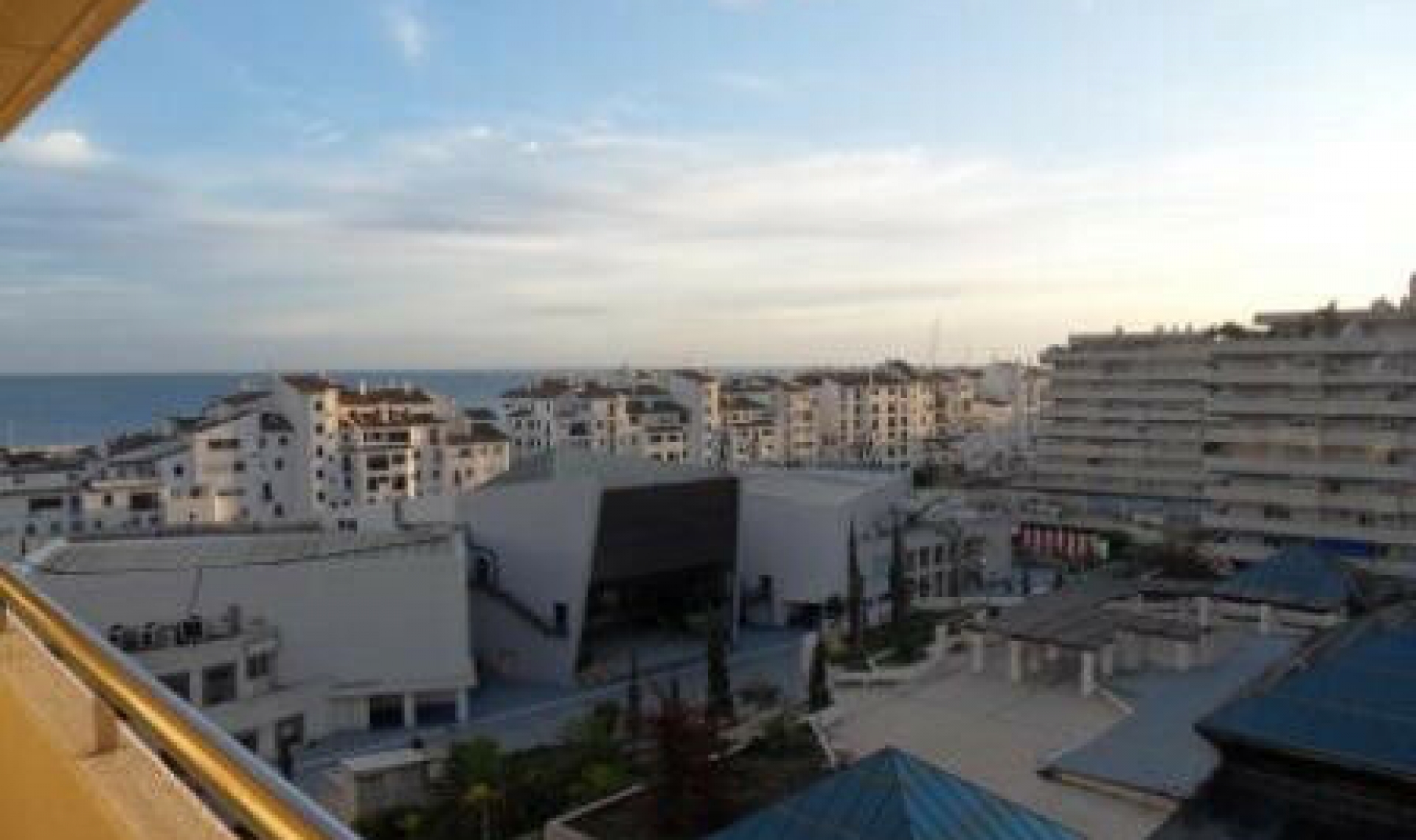 Resale - Apartment -
Puerto Banús