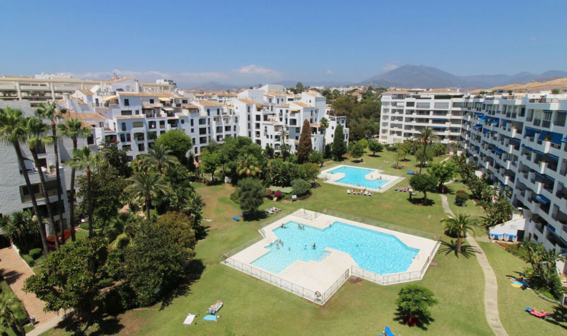 Resale - Apartment -
Puerto Banús