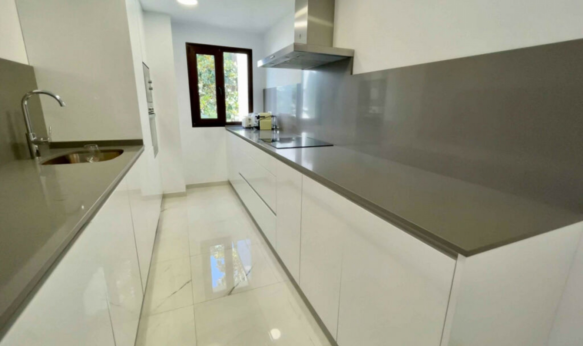Resale - Apartment -
Puerto Banús