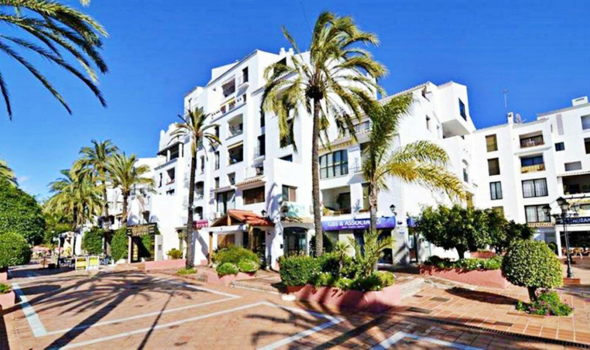 Resale - Apartment -
Puerto Banús