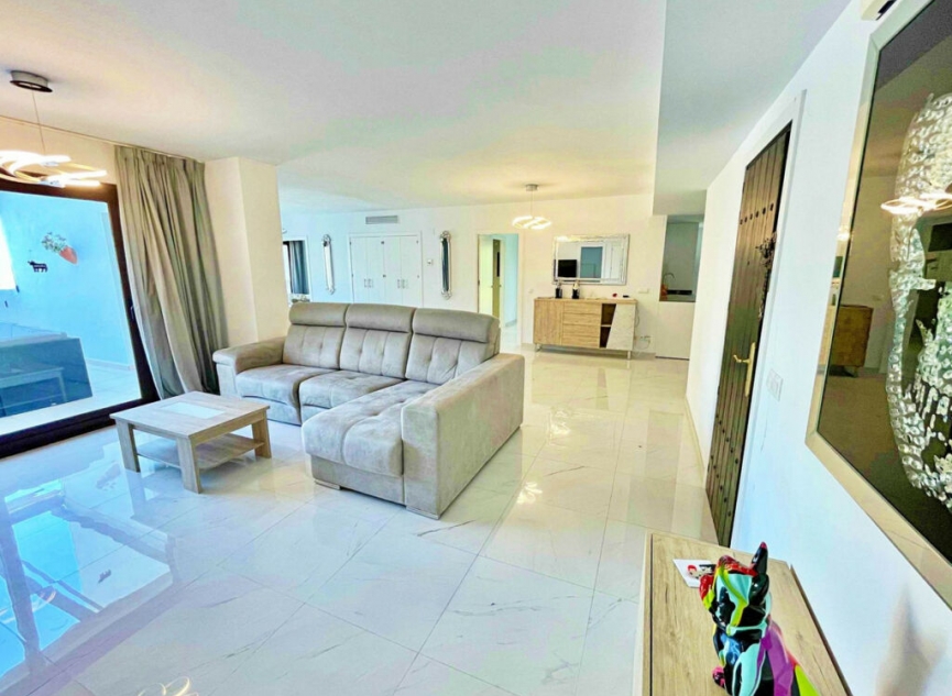 Resale - Apartment -
Puerto Banús