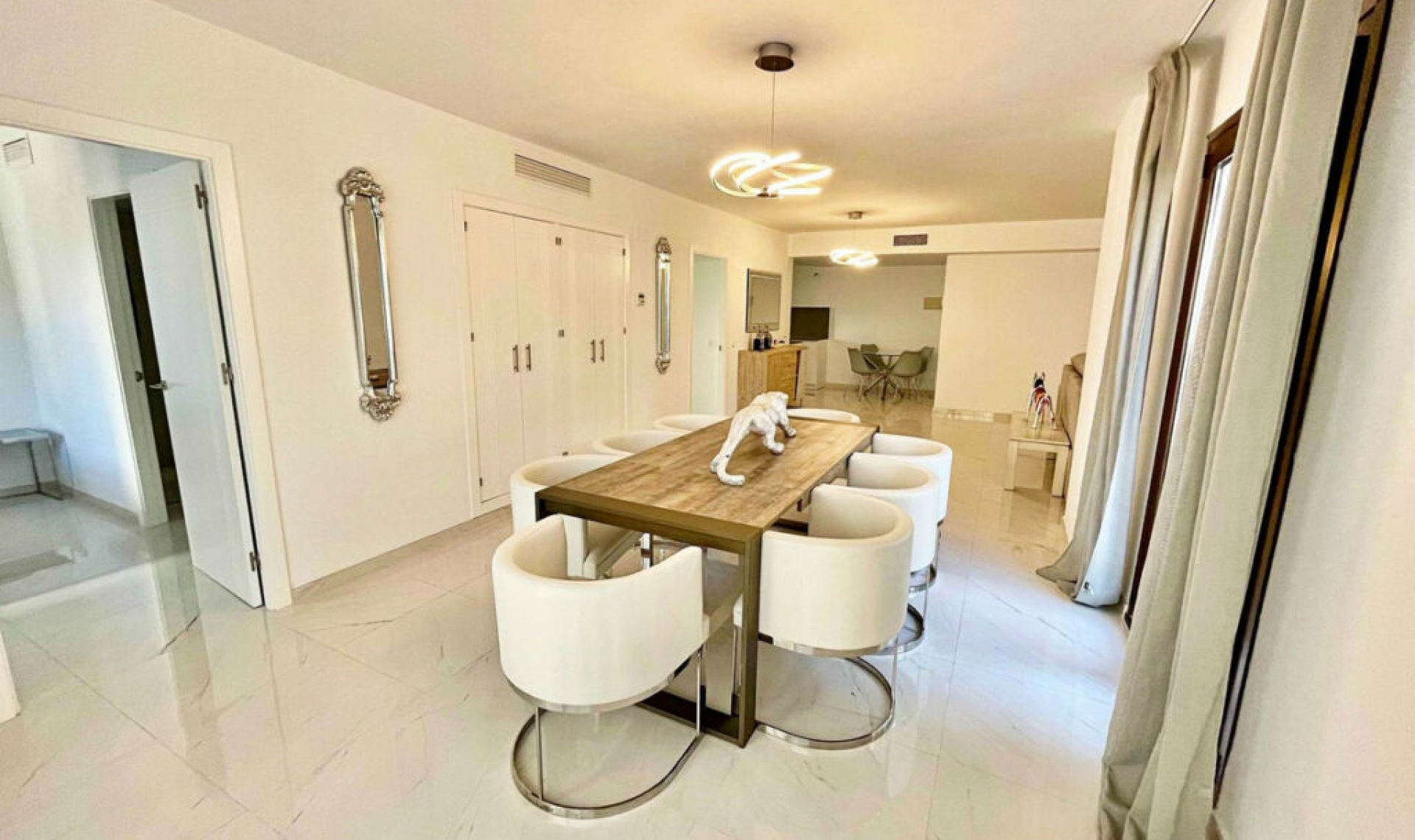 Resale - Apartment -
Puerto Banús