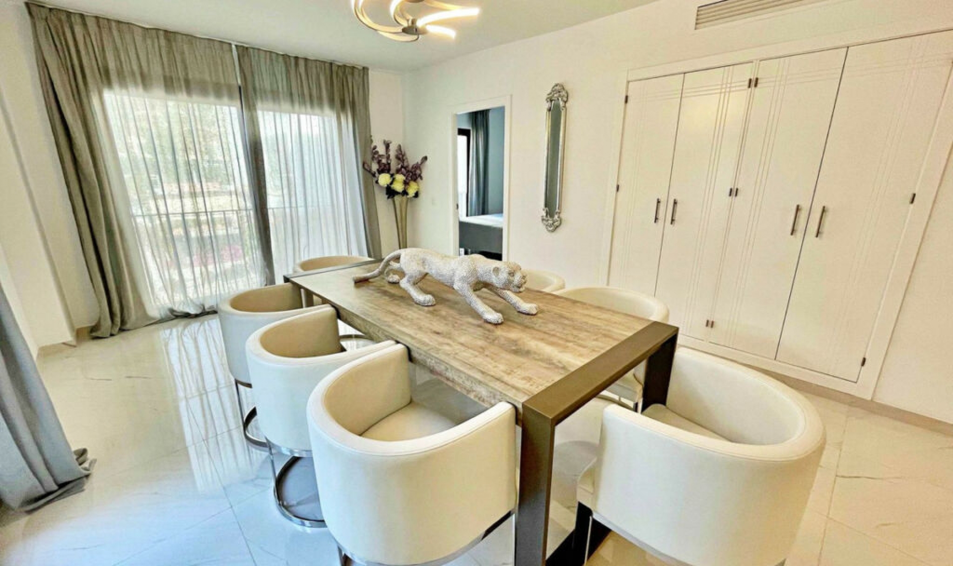 Resale - Apartment -
Puerto Banús