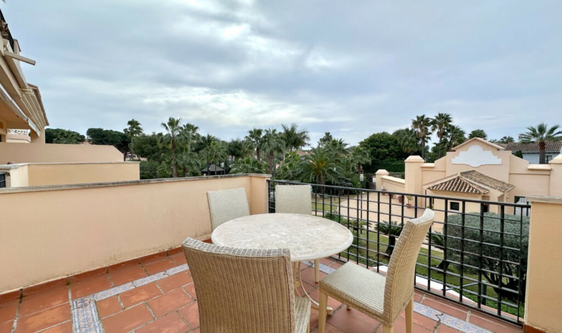 Resale - Apartment -
Puerto Banús