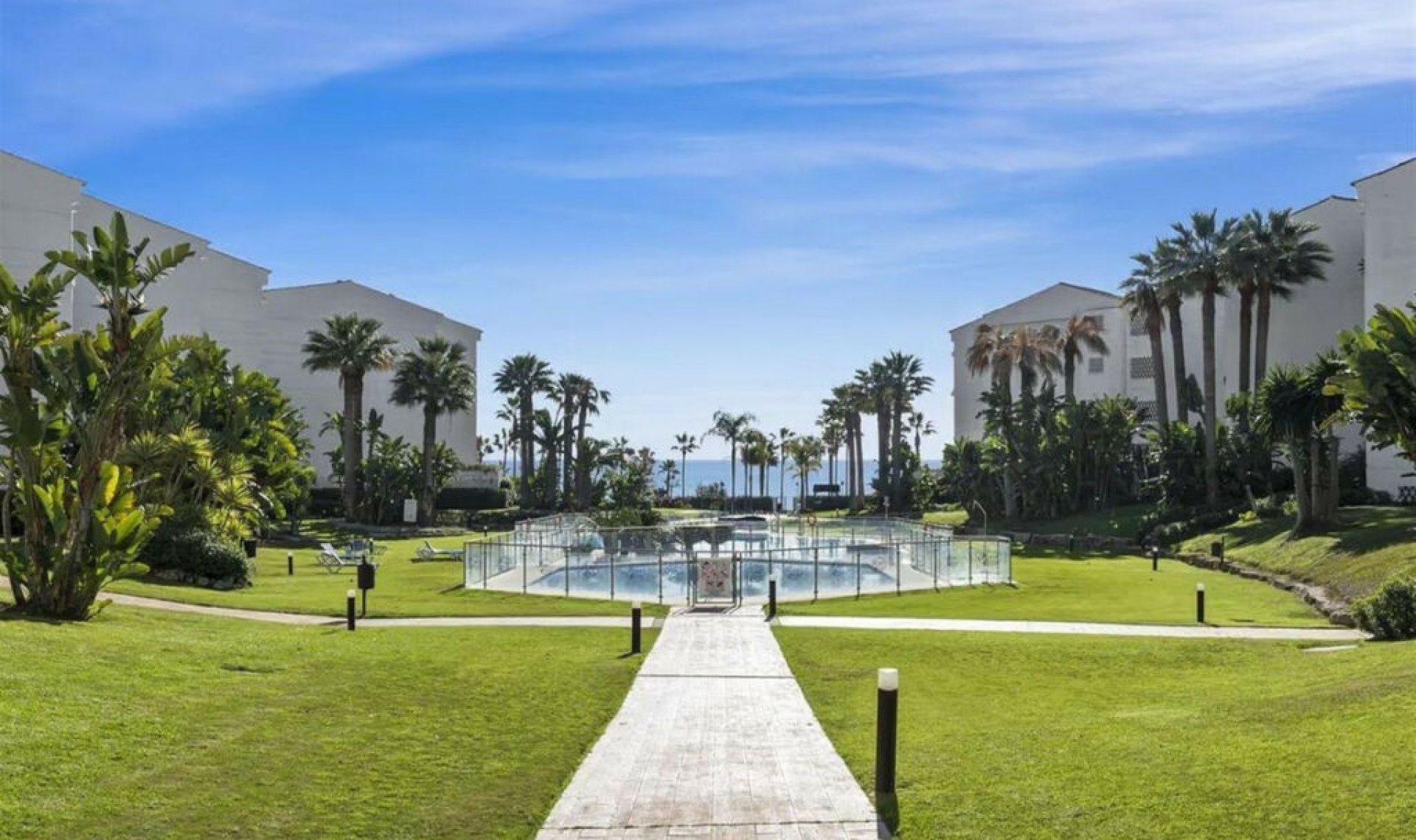 Resale - Apartment -
Puerto Banús