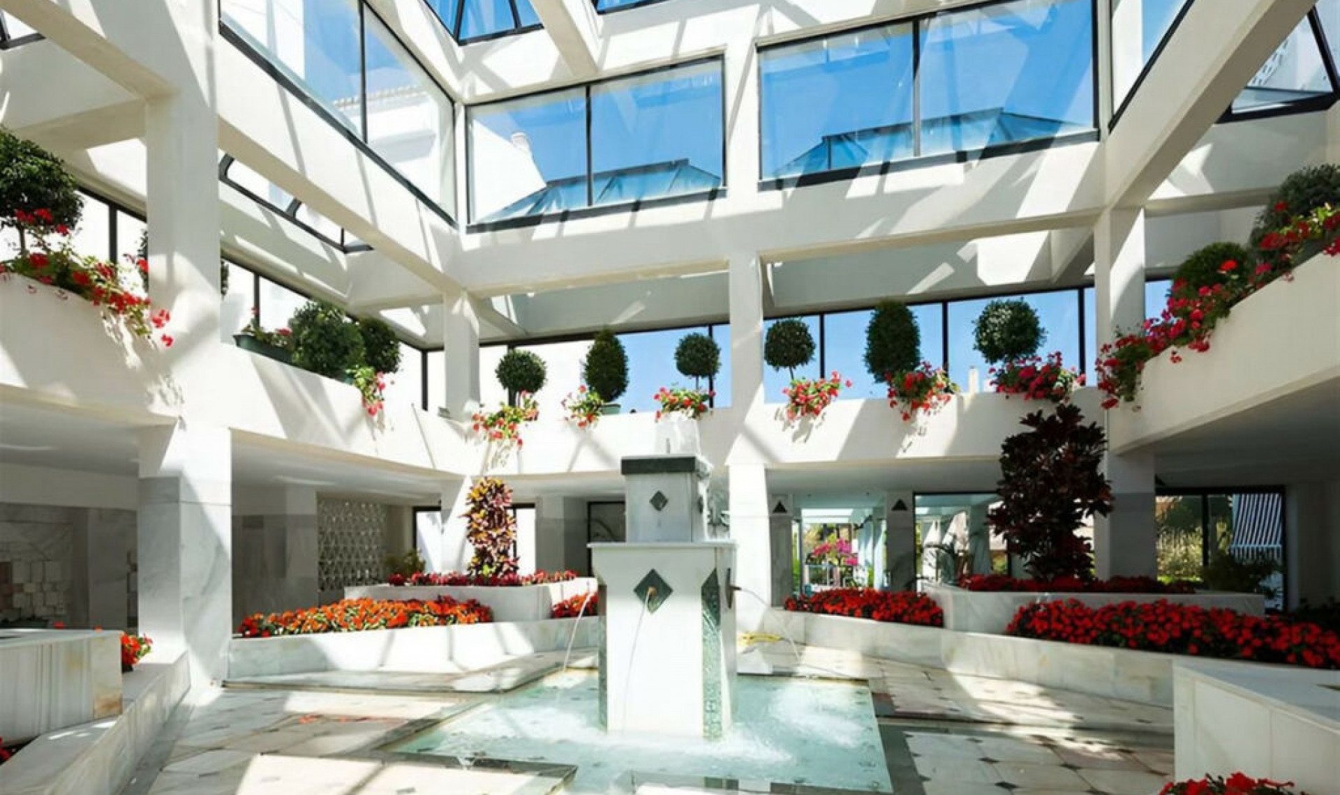 Resale - Apartment -
Puerto Banús