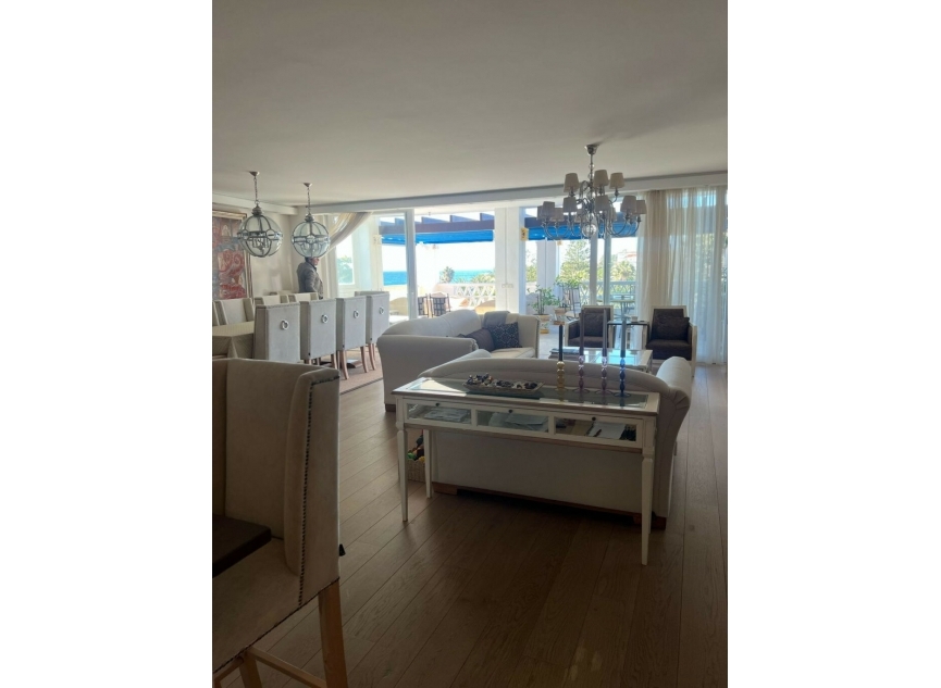 Resale - Apartment -
Puerto Banús