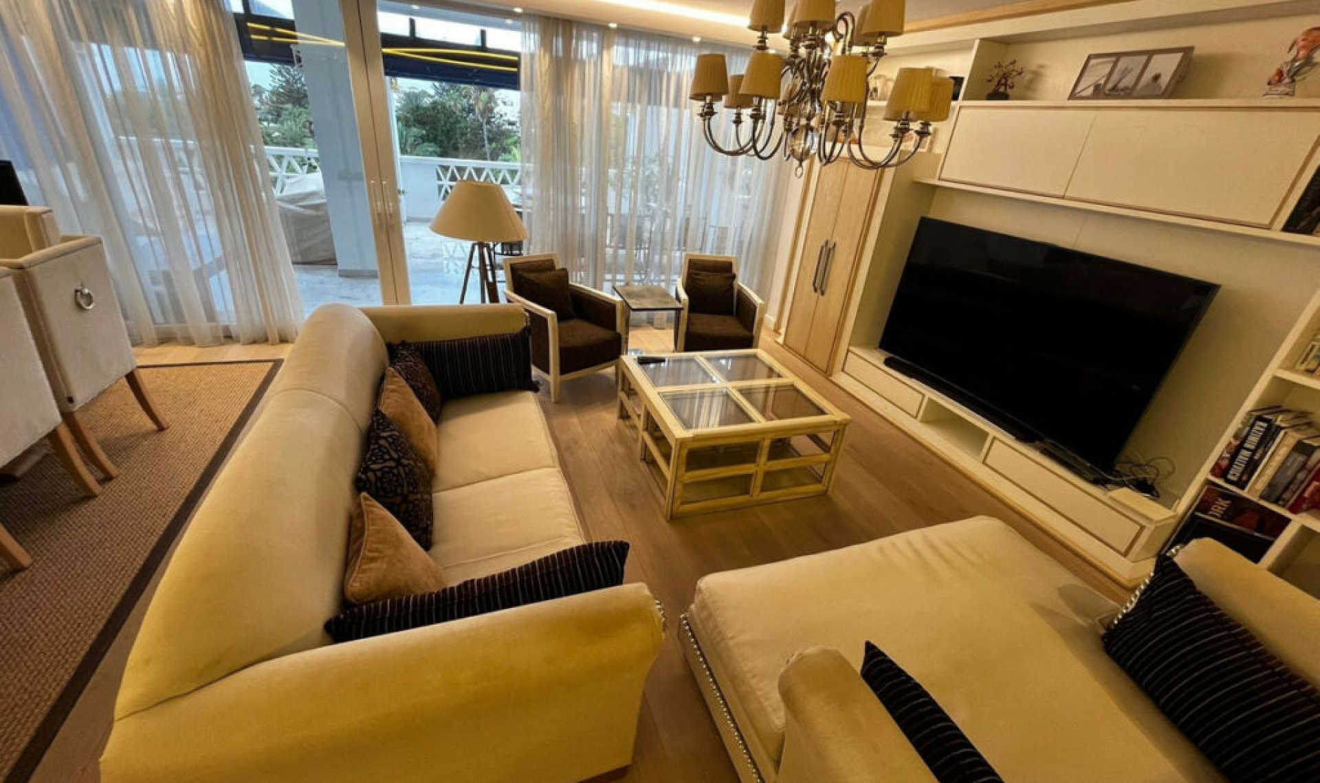 Resale - Apartment -
Puerto Banús
