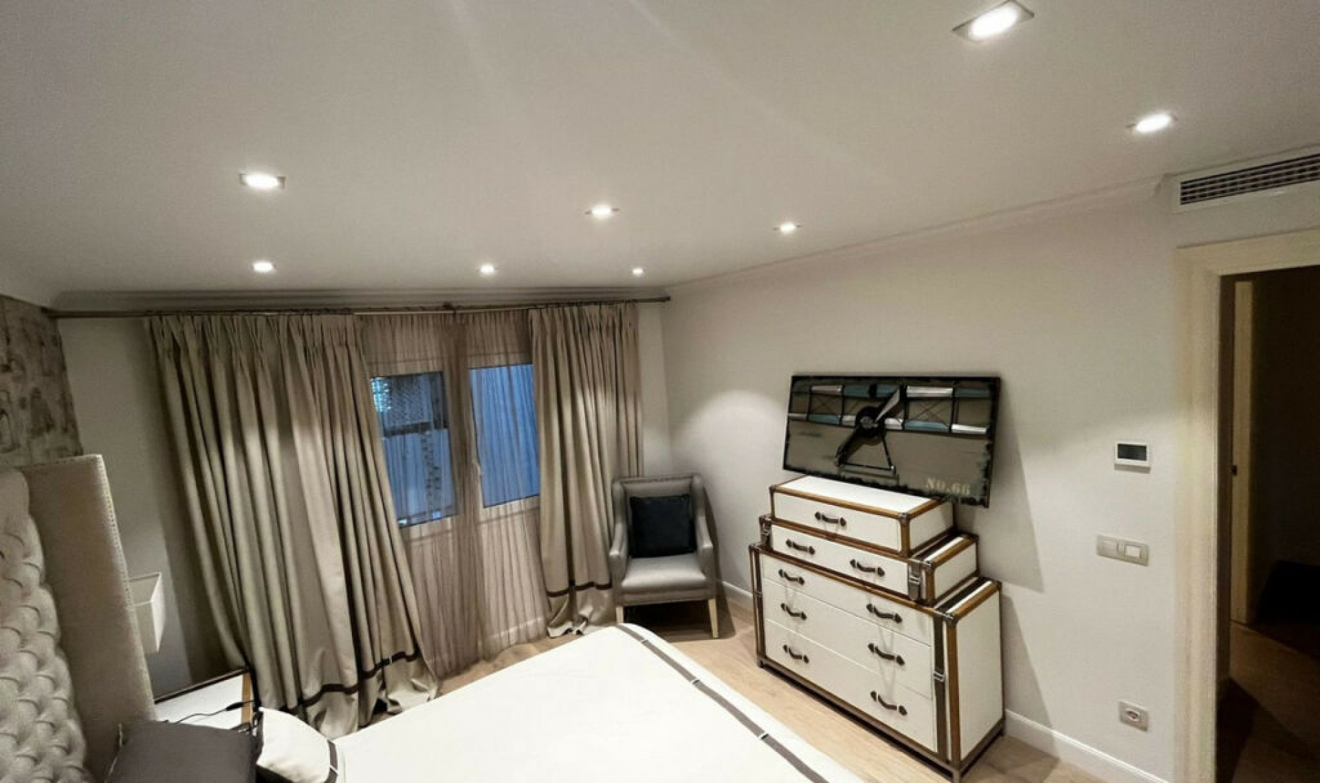 Resale - Apartment -
Puerto Banús