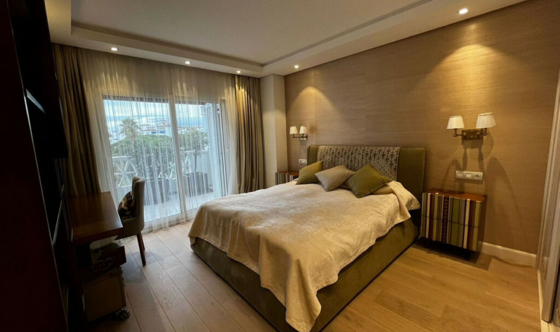 Resale - Apartment -
Puerto Banús